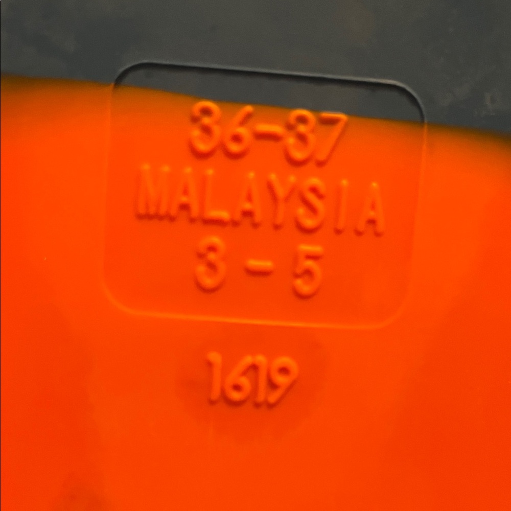 Rise Aquatics 3-5 in blue and orange.  Swim Fins - Picture 3 of 3